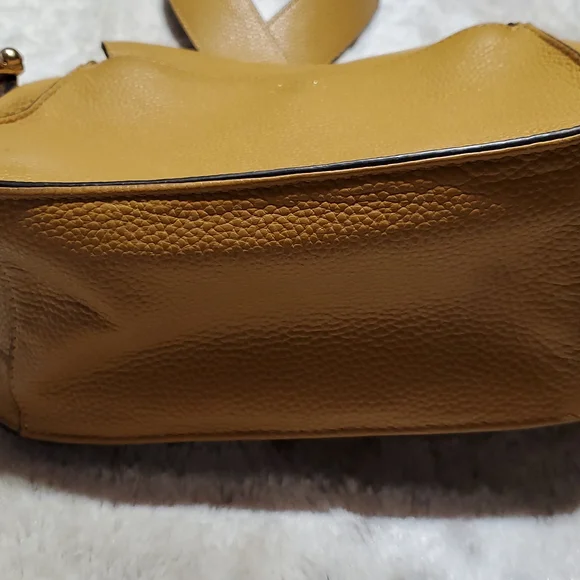 Vince Camuto Caramel Tal Crossbody Leather Saddle Purse w Horseshoe Hardware - Picture 10 of 11
